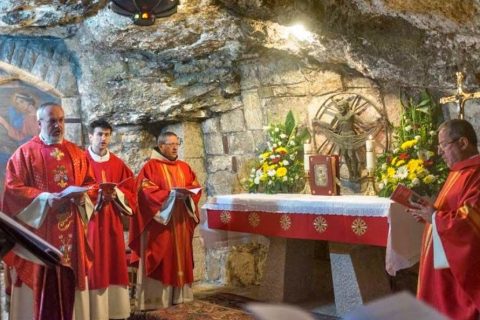 La celebración más íntima de la Navidad en Belén: los Santos Inocentes en la Gruta de Santa Catalina