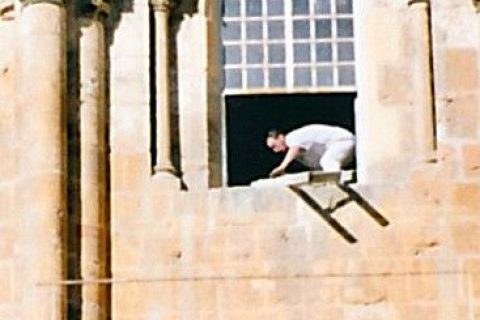 En la iglesia del Santo Sepulcro hay una «escalera inamovible», que nadie toca desde 1757