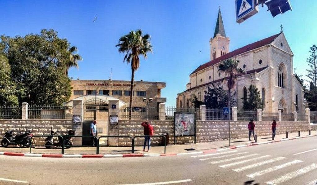 Terra Santa School de Jafa: estudiantes árabes, musulmanes y cristianos, en una ciudad judía