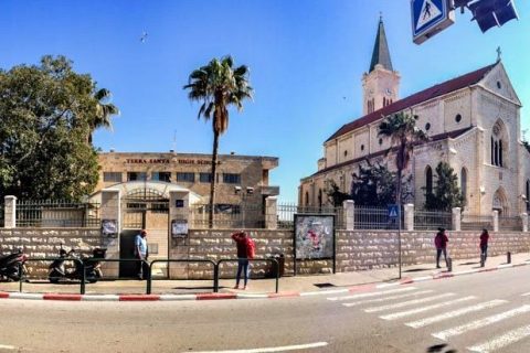 Terra Santa School de Jafa: estudiantes árabes, musulmanes y cristianos, en una ciudad judía