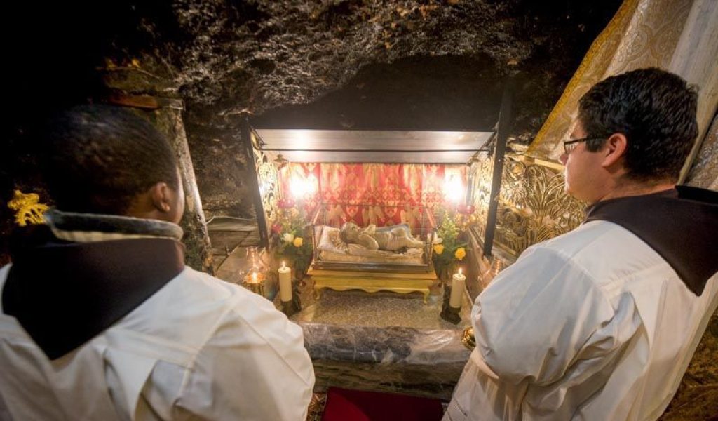 Misa de Navidad en Belén, donde todo empezó: la Plaza del Pesebre habla todas las lenguas