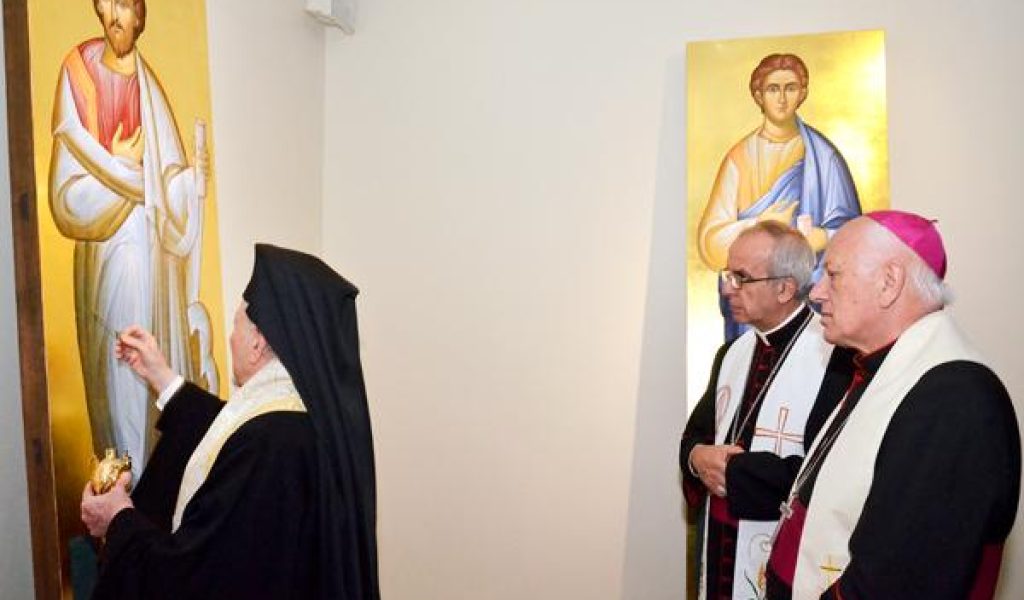 Bendicion de los iconos de Magdala Center por Monseñor Ezzati En Santiago de Chile