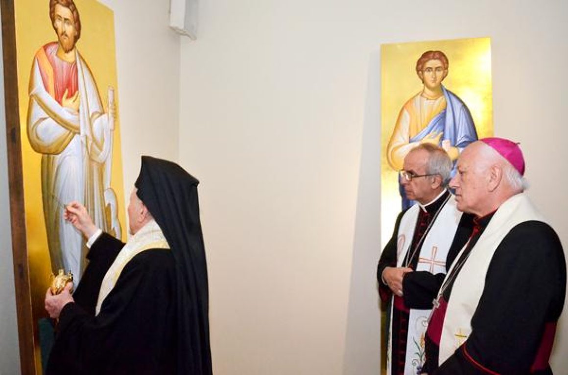 Bendicion de los iconos de Magdala Center por Monseñor Ezzati En Santiago de Chile