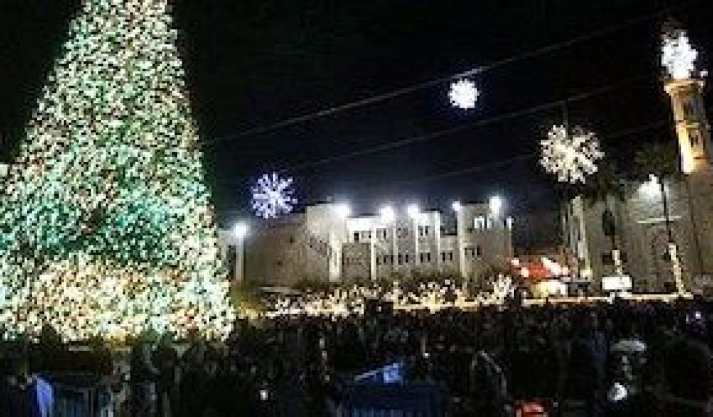 El árbol de Navidad en Belén no es tan bonito ni tan grande como otros, pero «significa mucho más»