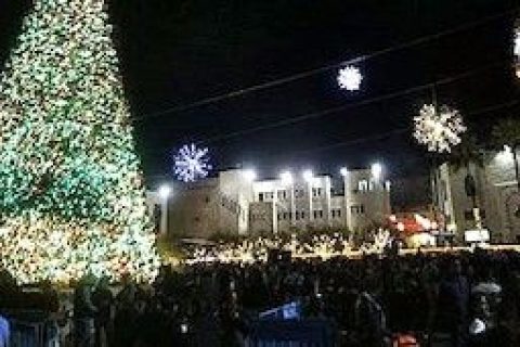 El árbol de Navidad en Belén no es tan bonito ni tan grande como otros, pero «significa mucho más»