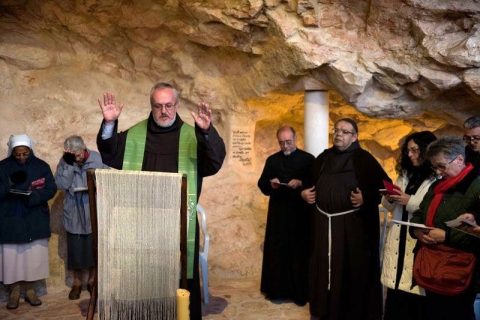 Una nueva cubierta en la gruta del Eremitorio de Getsemaní la embellece y facilita la oración bajo el sol