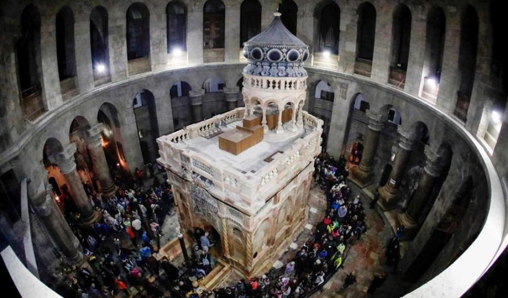 La reapertura del Edículo devuelve el esplendor peregrino a la basílica del Santo Sepulcro de Jerusalén