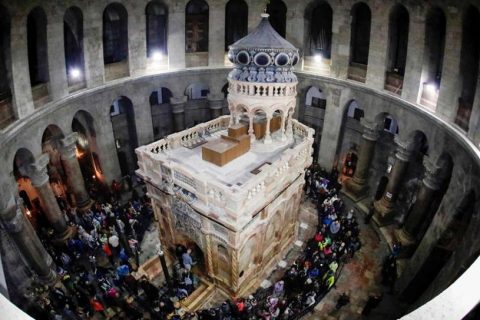 La reapertura del Edículo devuelve el esplendor peregrino a la basílica del Santo Sepulcro de Jerusalén