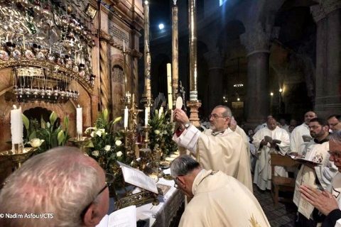 En Jerusalén, recordando la misión sacerdotal: «Hemos nacido en el Cenáculo, se nos ha confiado la Eucaristía»