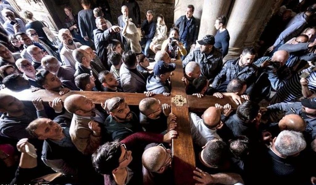 Via Crucis: «En otros lugares celebran el tiempo, el Viernes Santo; aquí celebramos también el espacio»