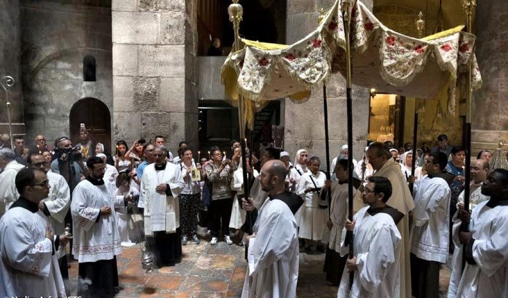 Corpus Christi en Jerusalén: procesión del Santísimo alrededor del lugar donde reposó el Cuerpo de Cristo