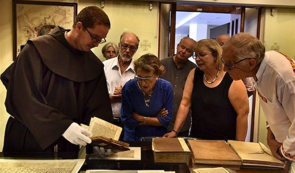 El nuevo comité científico del Terra Sancta Museum, asombrado ante la «calidad excepcional» de la colección