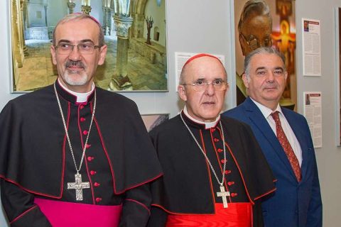 Pizzaballa elogia el papel histórico de España en Tierra Santa al inaugurar la exposición en San Dámaso