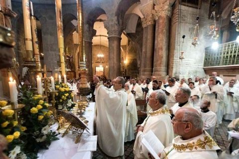 Jueves Santo en Jerusalén: lavatorio en el Cenáculo, el guardián musulmán de las llaves, hora santa en Getsemaní…