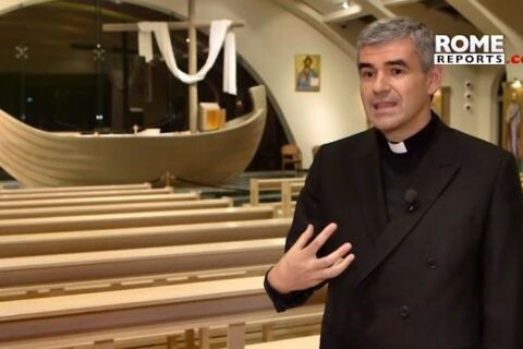 En la iglesia de las mujeres en Magdala, «todos los peregrinos quedan muy impactados por el altar»