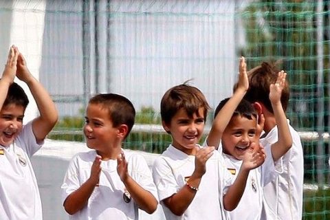 «Un equipo de leyenda en una ciudad de leyenda»: 2500 niños entrenan en Jerusalén en un clínic del Real Madrid