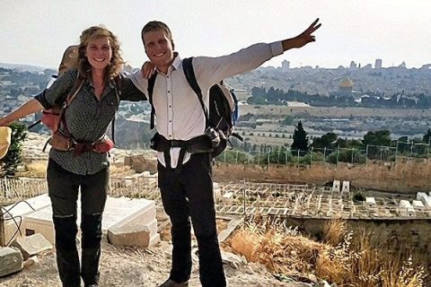 Peregrinos durante un año hasta Jerusalén: la aventura de fe y oración de dos jóvenes franceses