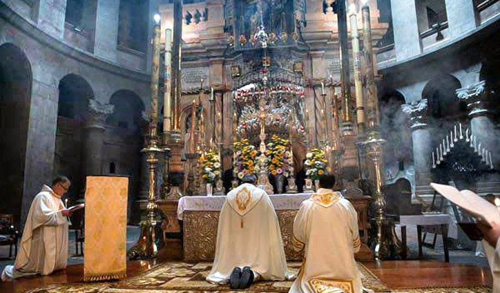 En Jerusalén se veneró la Columna de la Flagelación y hubo culto de Jueves Santo en el Santo Sepulcro