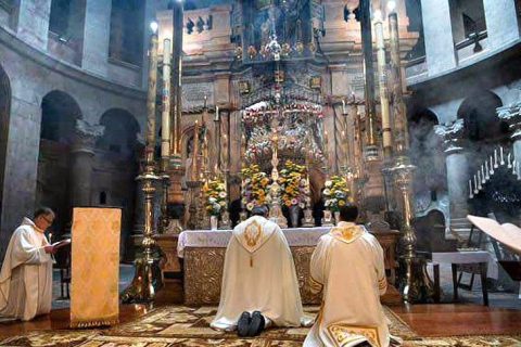 En Jerusalén se veneró la Columna de la Flagelación y hubo culto de Jueves Santo en el Santo Sepulcro