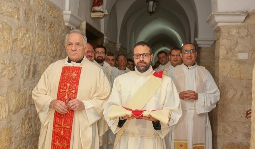 Árabe cristiano y ordenado en Tierra Santa: «El sacerdote debe ser justo, alejarse del amor al dinero y al poder, y vivir el celibato como un regalo»