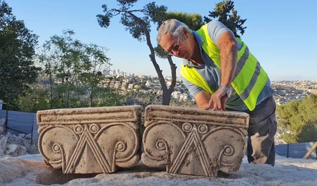 Hallan en Jerusalén lujosos capiteles de 2.700 años de antigüedad símbolos de la dinastía davídica