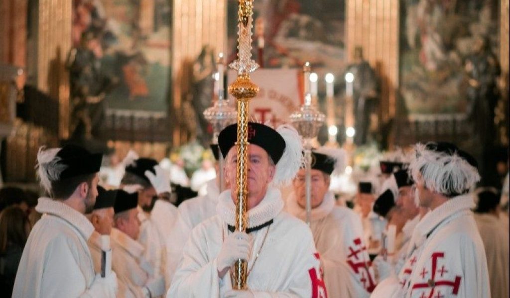 Caballeros de la Orden del Santo Sepulcro de Jerusalén siguen protegiendo Tierra Santa, pero ahora del Covid-19