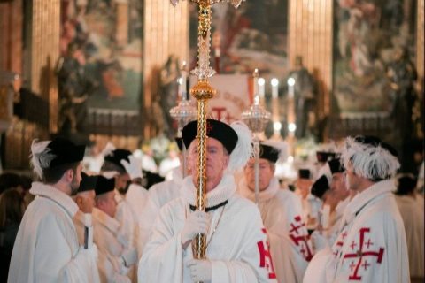 Caballeros de la Orden del Santo Sepulcro de Jerusalén siguen protegiendo Tierra Santa, pero ahora del Covid-19