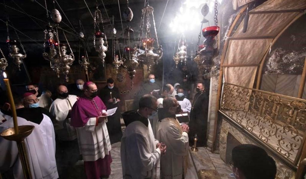 La Navidad, más fuerte que el covid: el patriarca Pizzaballa recordó que estamos viviendo «una hora de gracia»