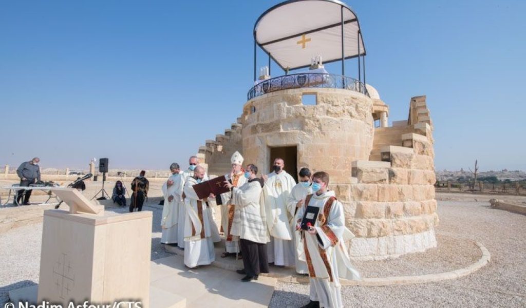 De campo de minas a lugar de culto: la iglesia franciscana del Jordán vuelve a celebrar el Bautismo del Señor