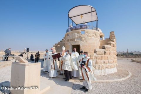 De campo de minas a lugar de culto: la iglesia franciscana del Jordán vuelve a celebrar el Bautismo del Señor