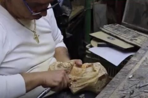 Un año sin peregrinos en Belén: los artesanos cristianos de madera de olivo, contra las cuerdas