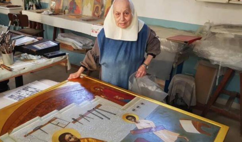 La hermana Marie-Paul recibió una revelación: debía consagrarse al arte de los iconos