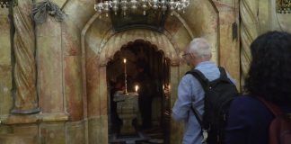 Peregrinos católicos en el Santo Sepulcro, los primeros en más de un año