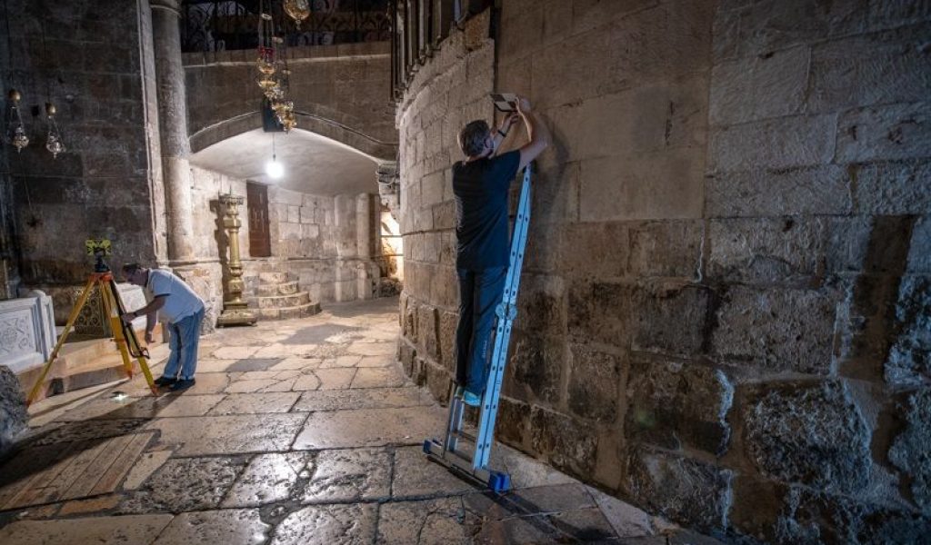 Importante avance para proseguir con la histórica restauración del Santo Sepulcro: católicos, griegos y armenios, de nuevo unidos