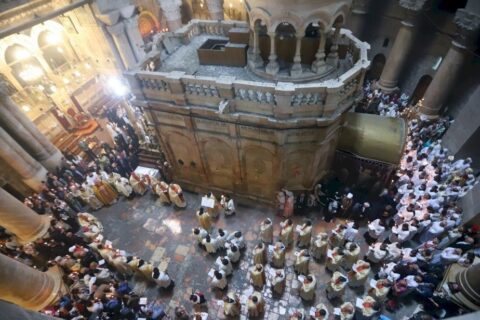 «¡Cristo ha resucitado! ¡Aleluya!»: el mensaje al mundo de la Iglesia en Jerusalén desde el Santo Sepulcro