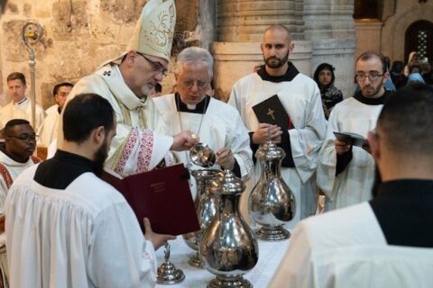 «Regresemos a la comunidad»: el mensaje de Jueves Santo del patriarca Pizzaballa desde el Edículo