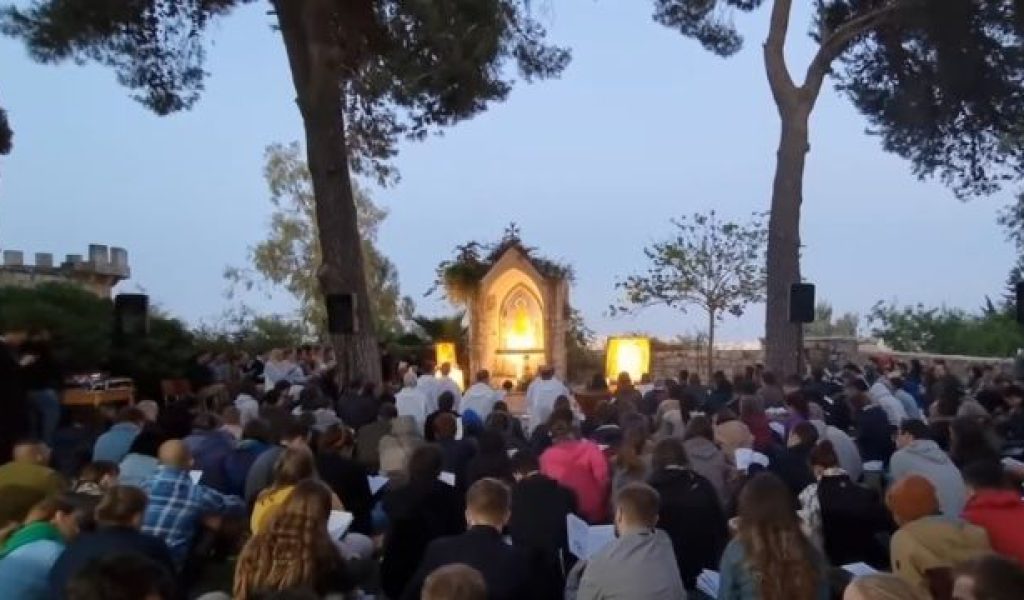 300 jóvenes de Taizé peregrinan a Tierra Santa buscando «las fuentes de la esperanza»