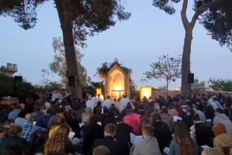 300 jóvenes de Taizé peregrinan a Tierra Santa buscando «las fuentes de la esperanza»