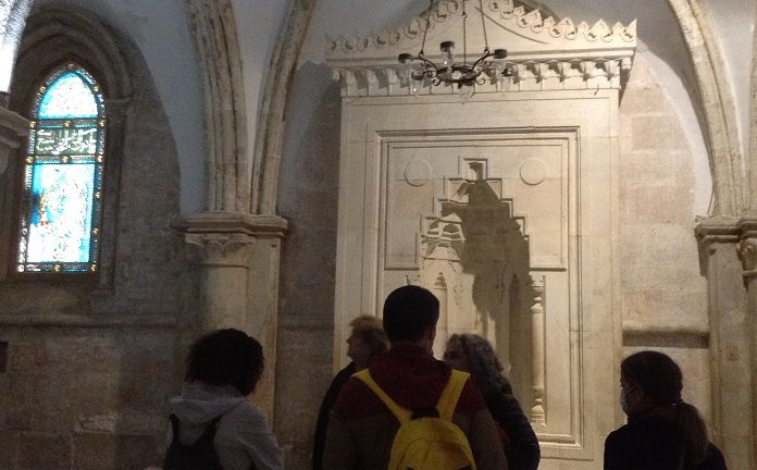 El Cenáculo en Jerusalén es una sala gótica desnuda de época cruzada con un añadido otomano