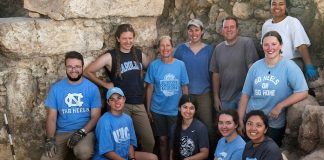 Arqueólogos que excavan la sinagoga de Huqoq en 2022
