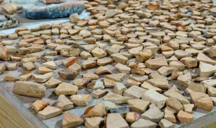 Fragmentos de suelo y mosaico de la época de Constantino, recién hallados