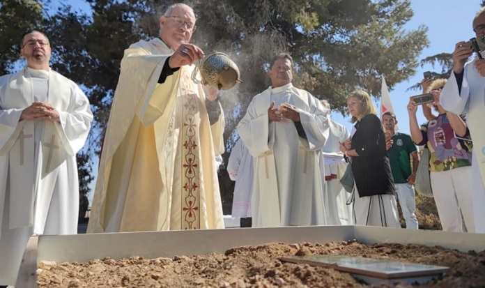 El arzobispo de Toledo bendice la primera piedra de la capilla guadalupana en Campo de los Pastores