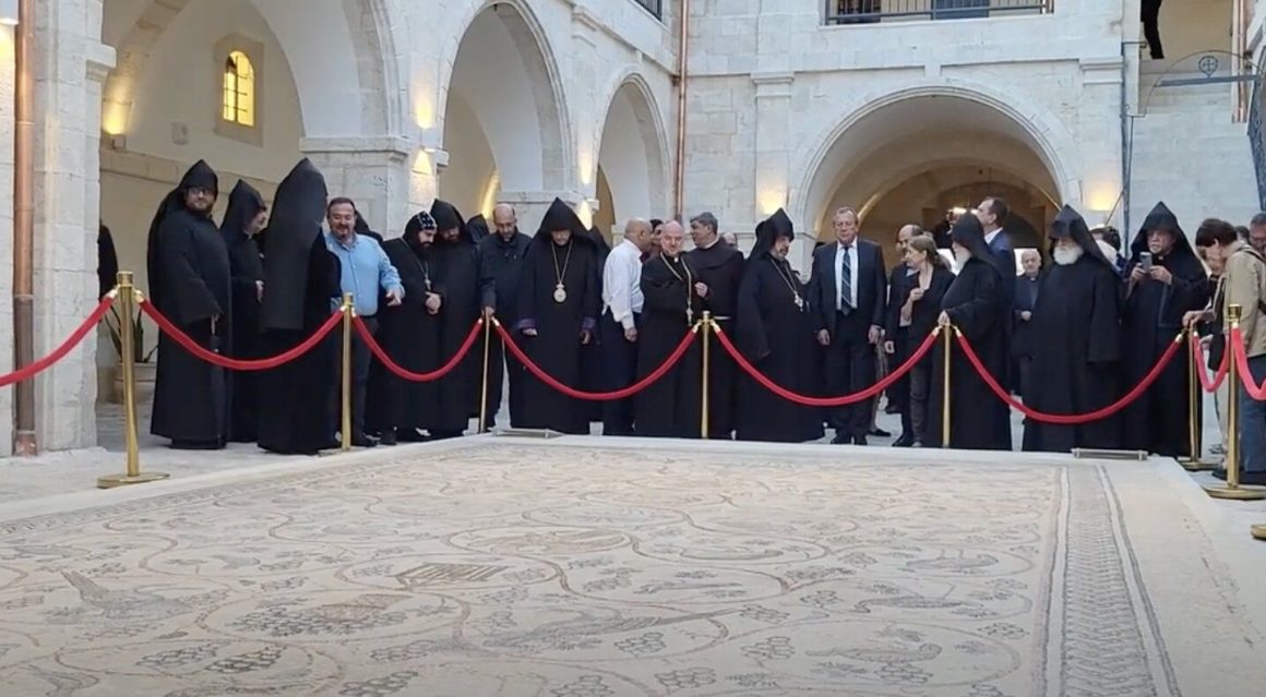 Reabre el Museo Mardigian, un trozo de historia armenia en pleno Jerusalén: tapices, manuscritos… y un mosaico cristiano milenario