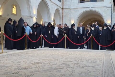 Reabre el Museo Mardigian, un trozo de historia armenia en pleno Jerusalén: tapices, manuscritos… y un mosaico cristiano milenario