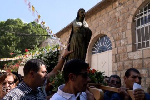 Imágenes de la gran asistencia de peregrinos a la fiesta de Nuestra Señora Reina de Palestina