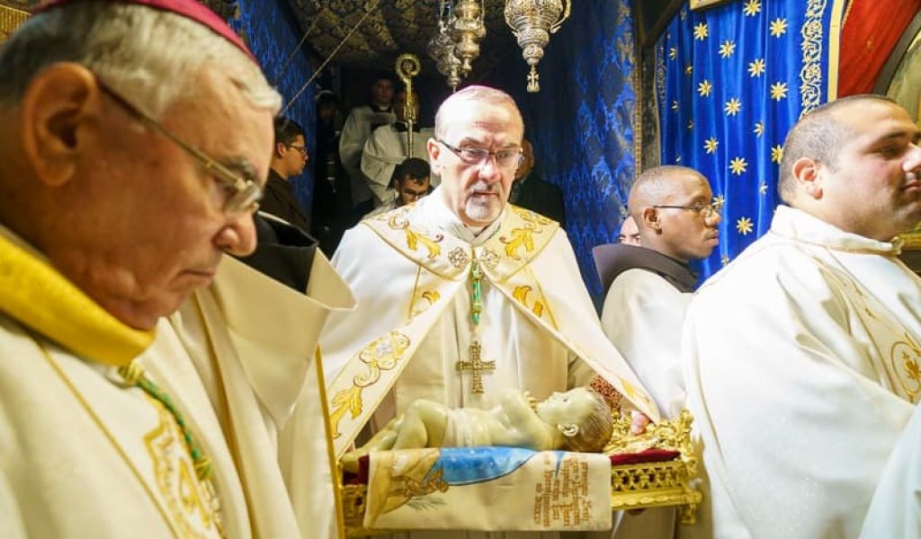 El patriarca Pizzaballa presidió una concurrida y emotiva celebración de la Nochebuena en Belén