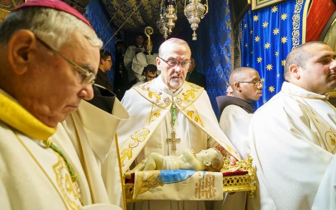 El patriarca Pizzaballa presidió una concurrida y emotiva celebración de la Nochebuena en Belén