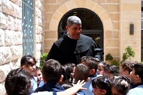 La loca idea franciscana de hacer una piscina para jóvenes en las murallas de Jerusalén ¡funcionó!