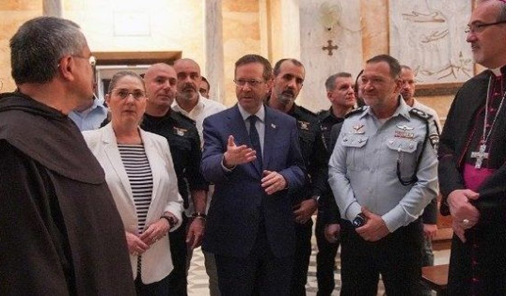 Herzog, presidente de Israel, visita a los carmelitas de Haifa con líderes cristianos