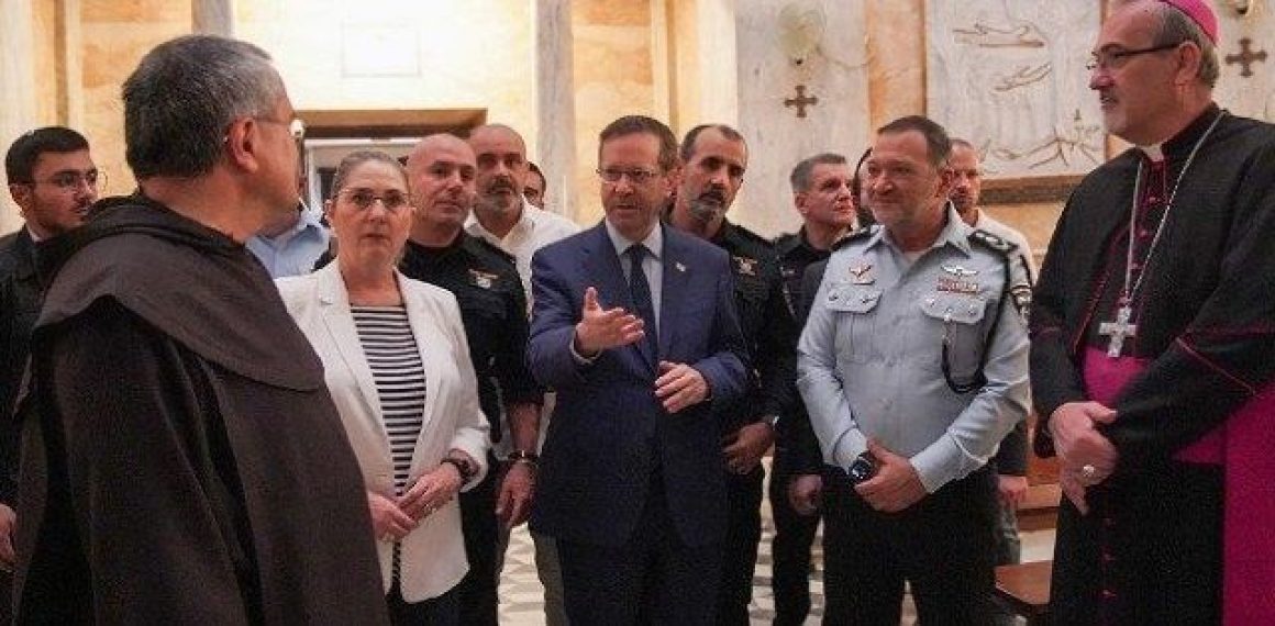 Herzog, presidente de Israel, visita a los carmelitas de Haifa con líderes cristianos